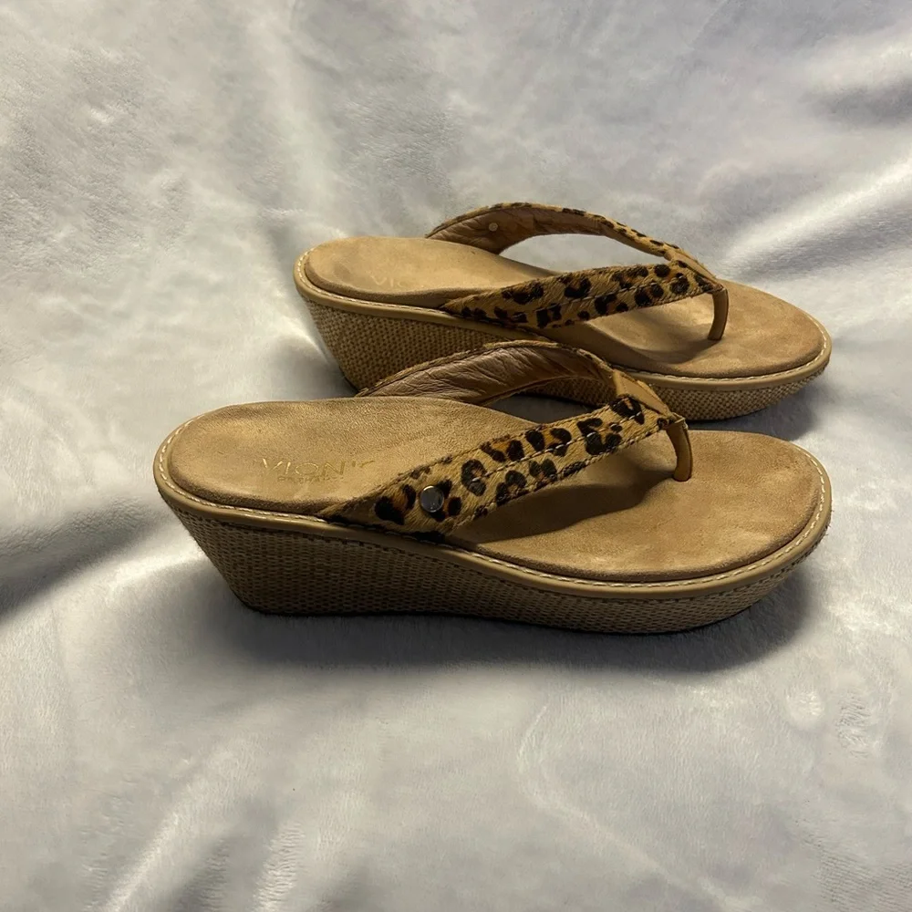 Vionic leopard print sandals - Picture 3 of 4